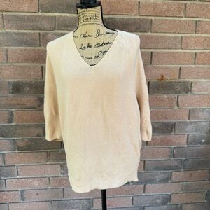 Uniqlo Cream V-neck Sweater Size Medium